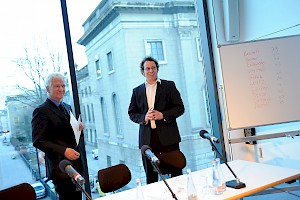 Johannes Grützmacher, Preisträger 2010, mit dem DGO-Vizepräsident Wolfgang Eichwede ©DGO