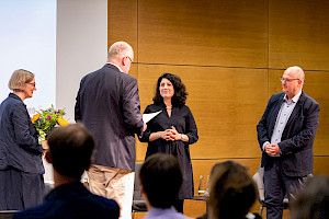 Acelya Bakir, Preisträgerin 2022 (2. v. rechts) mit Anja Tippner, Ruprecht Polenz und Jan Kusber (v. links). Foto: Katarzyna Mazur