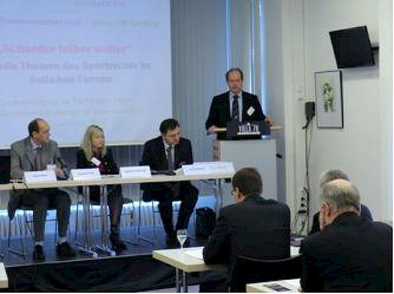 Prof. Dr. Alexander Trunk (re.) bei der Eröffnung der Tagung, li. Prof. Dr. Martin Nolte, Dr. Anna Chlebowska, Prof. Dr. Lado Chanturia